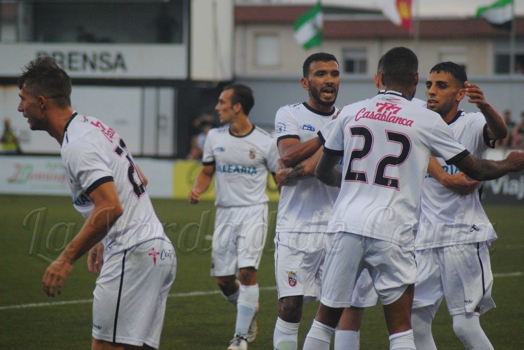 La AD Ceuta merece el triunfo aunque sufre hasta el final
