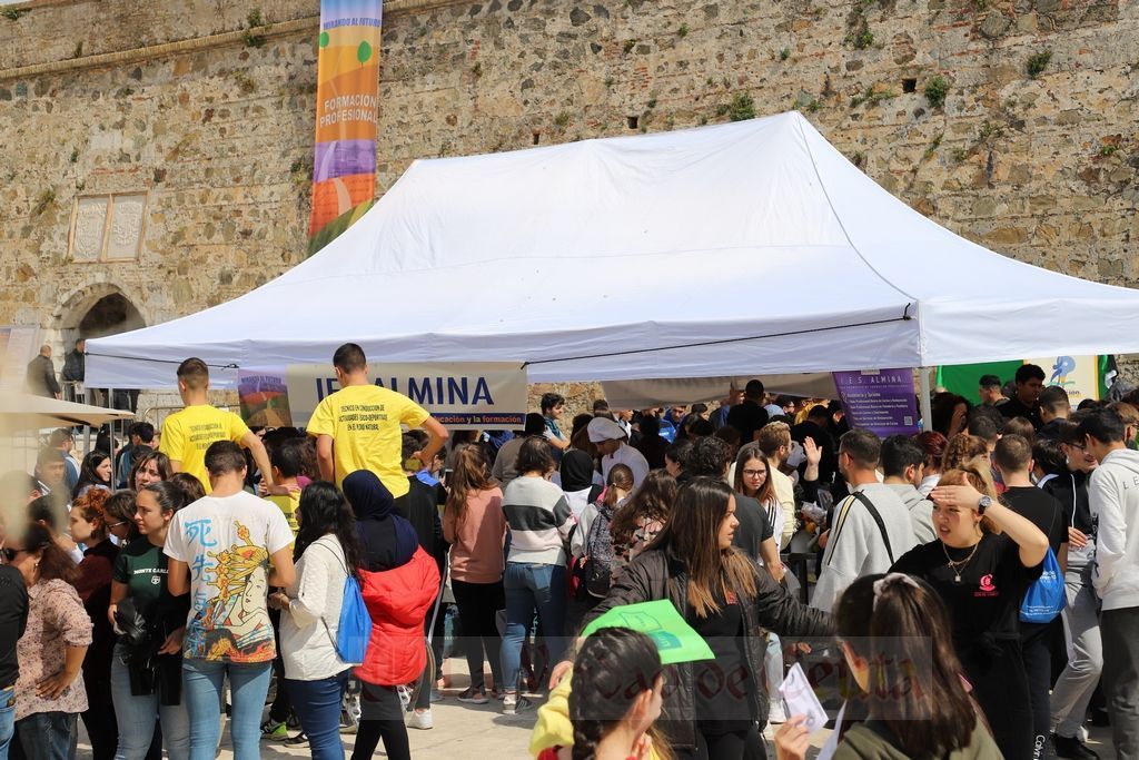 Recorremos la I Feria de Educación y Formación que está teniendo lugar este jueves en las Murallas Reales