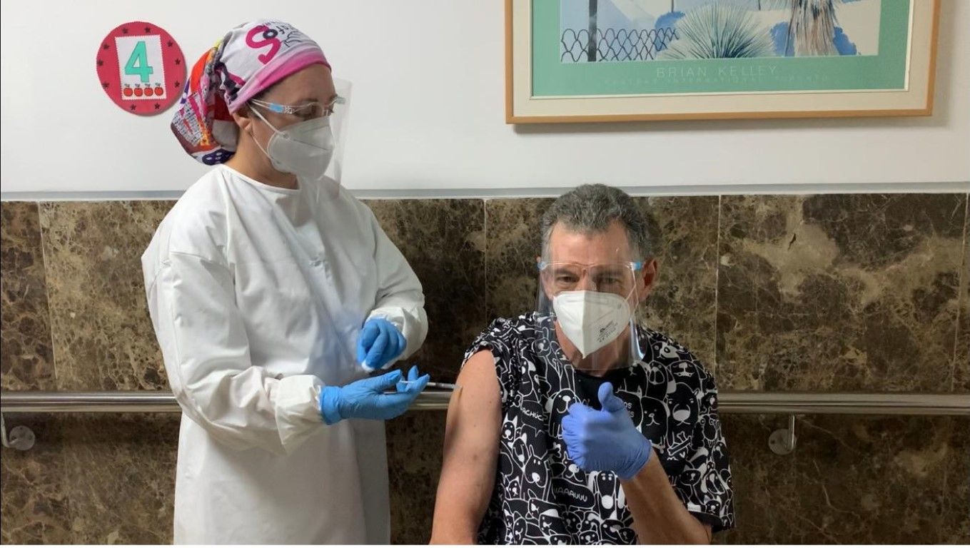 Ceuta administra las primeras 30 dosis de la vacuna contra la COVID-19 entre residentes y personal sociosanitario 