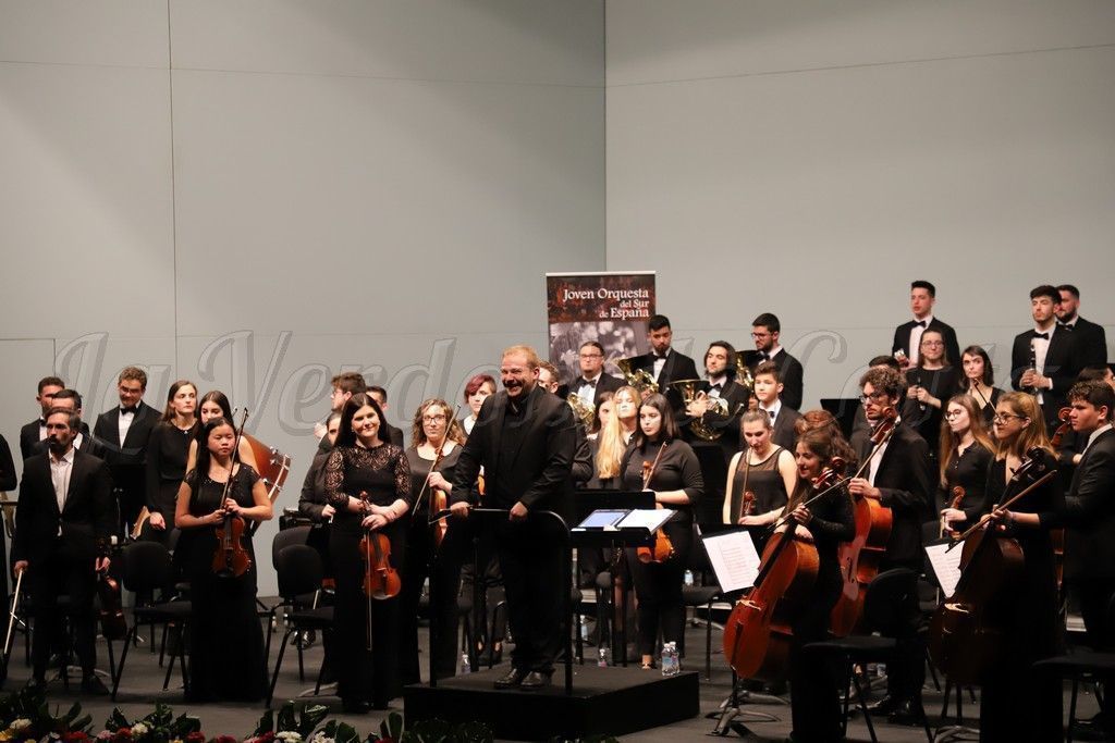El Revellín disfruta del tradicional y espectacular concierto de Año Nuevo