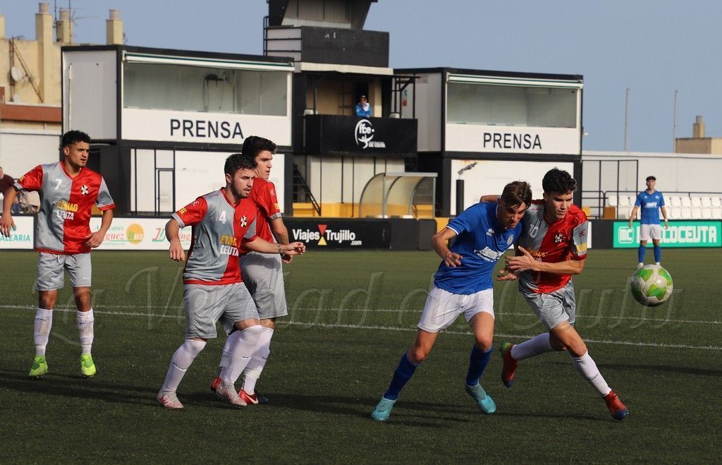 El Sporting se atasca y no puede con el colista