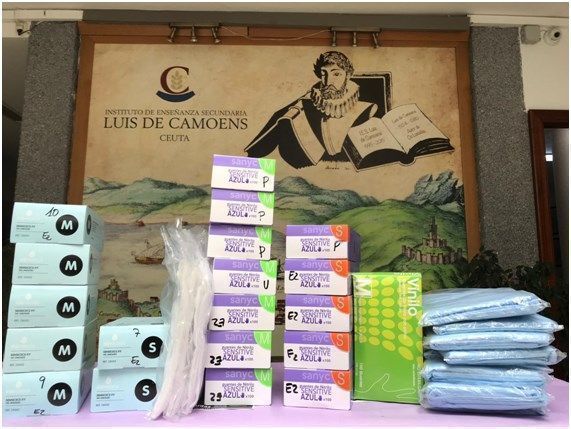 El IES Luis de Camoens dona todo su material de protección a Cruz Blanca