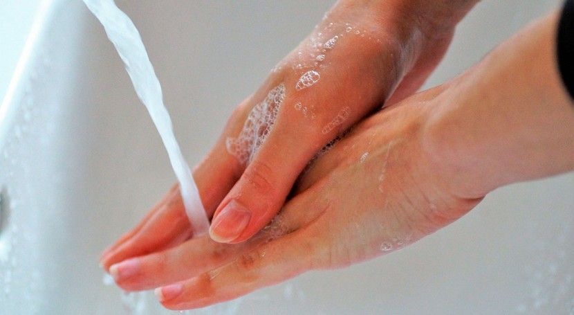 Las enfermeras ofrecen recomendaciones para evitar los contagios en las celebraciones navideñas