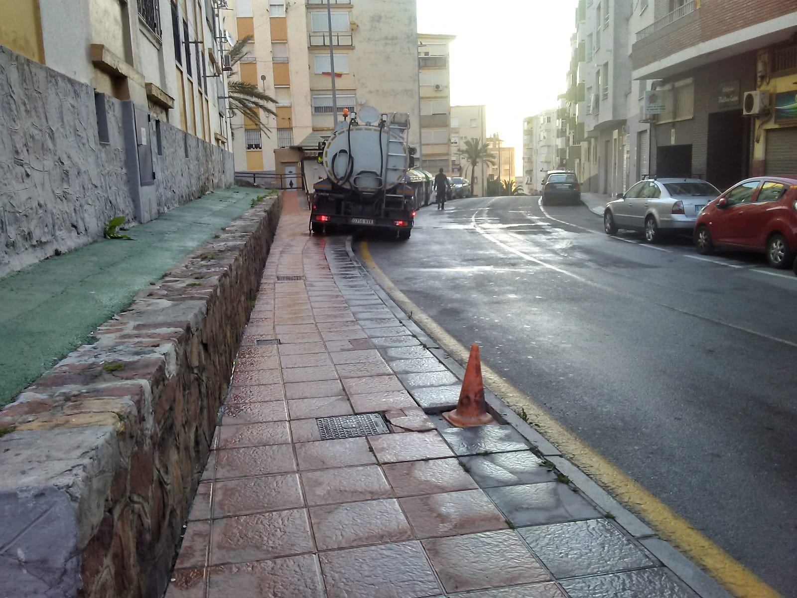 Los operarios de TRACE desinfectan hoy la barriada de Zurrón