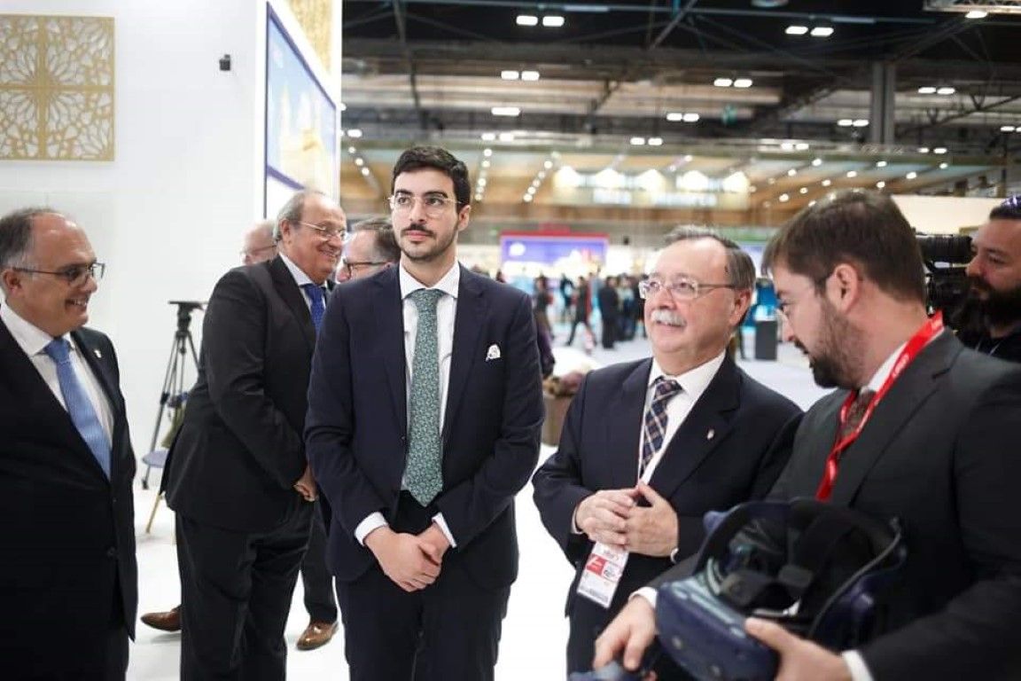 El presidente Vivas visita el stand de Melilla en FITUR