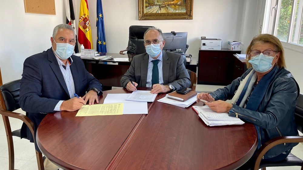 La Ciudad firma el convenio de colaboración con la AECC en Ceuta