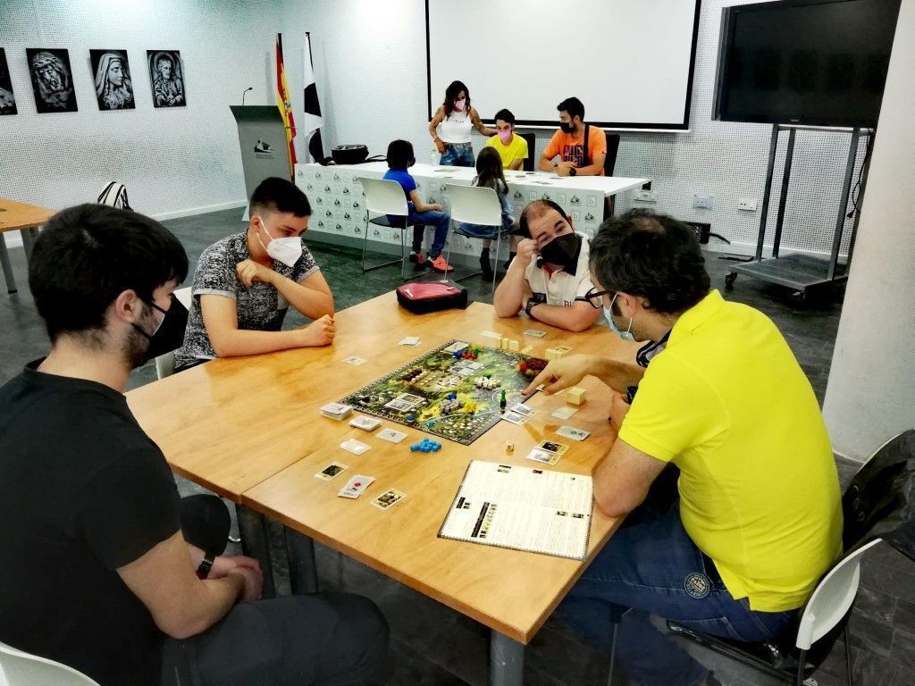 La asociación ‘El Solitario’ ha organizado, en la Biblioteca Pública, una demostración de juegos