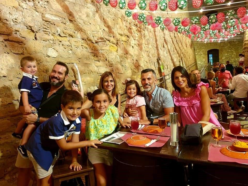 Éxito rotundo en la "I Feria del Callejón" que organiza la Casa regional de Ceuta en Melilla. 