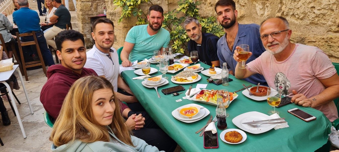 Los actores de "Antígona" visitan la Casa de Ceuta en Melilla