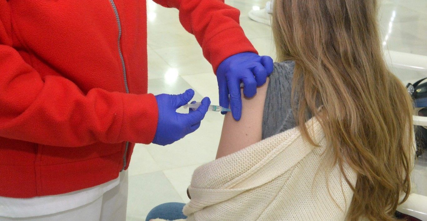 Inoculadas las primeras vacunas de Janssen en toda España