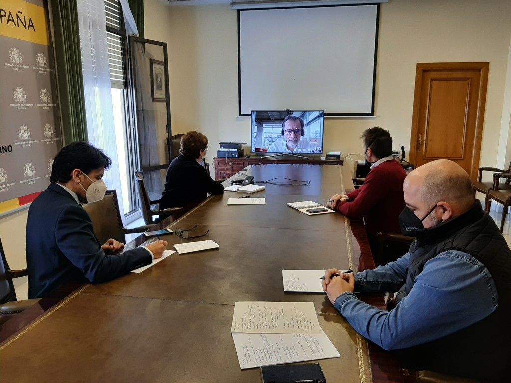 La delegada del Gobierno se reúne con los responsables de Endesa para abordar la estrategia de descarbonización