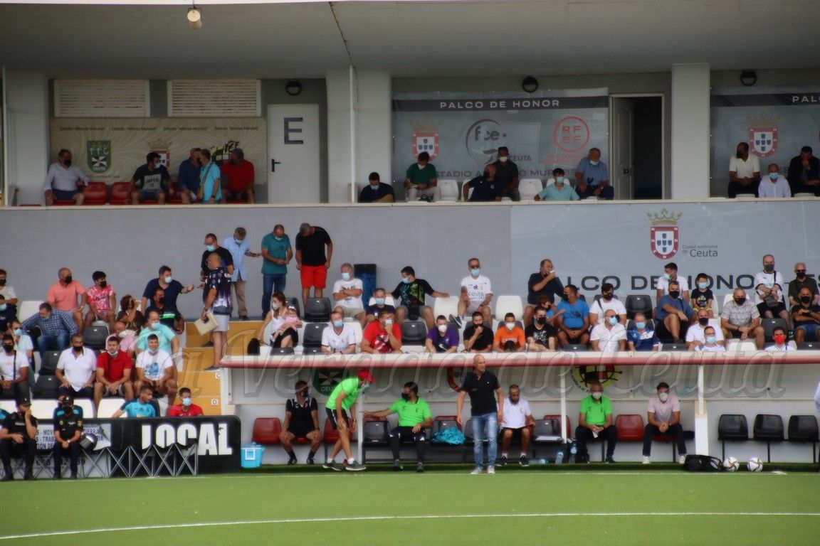 Sanidad estudiará con las autonomías ampliar los aforos de los estadios de fútbol y los pabellones