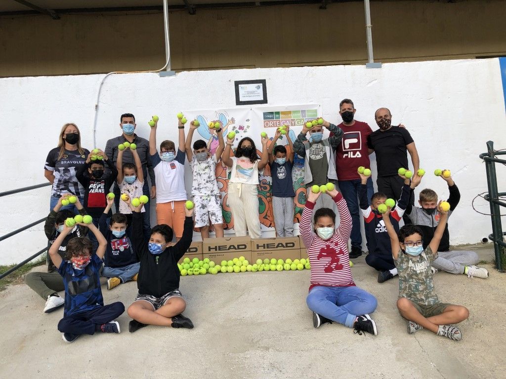 El Ortega y Gasset recibe 400 pelotas de tenis en la Campaña Saludable de la FdT