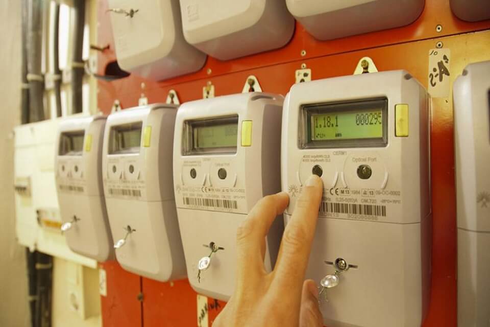 La OCU ofrece tres recomendaciones para ahorrar con la nueva factura de la electricidad