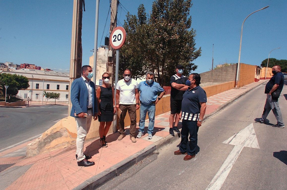 El consejero de Fomento visita la barriada Virgen del Valle