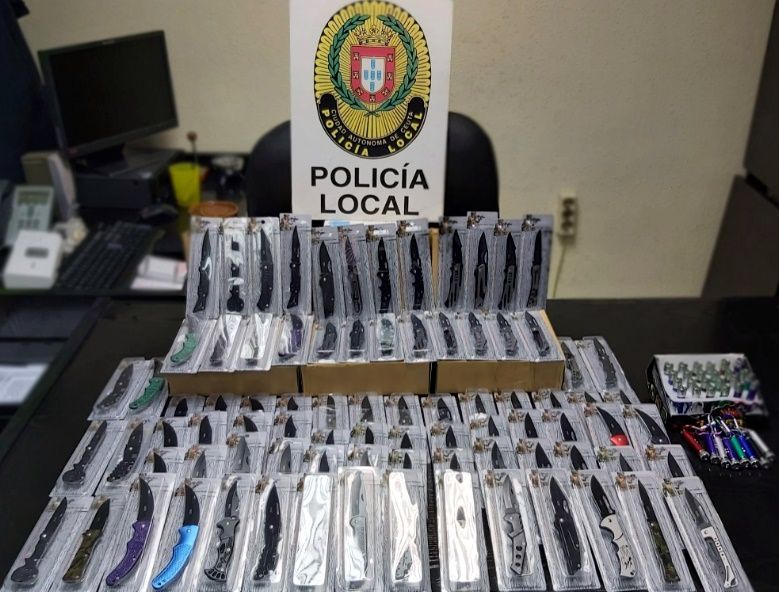 La Policía Local se incauta de 84 armas blancas en un establecimiento