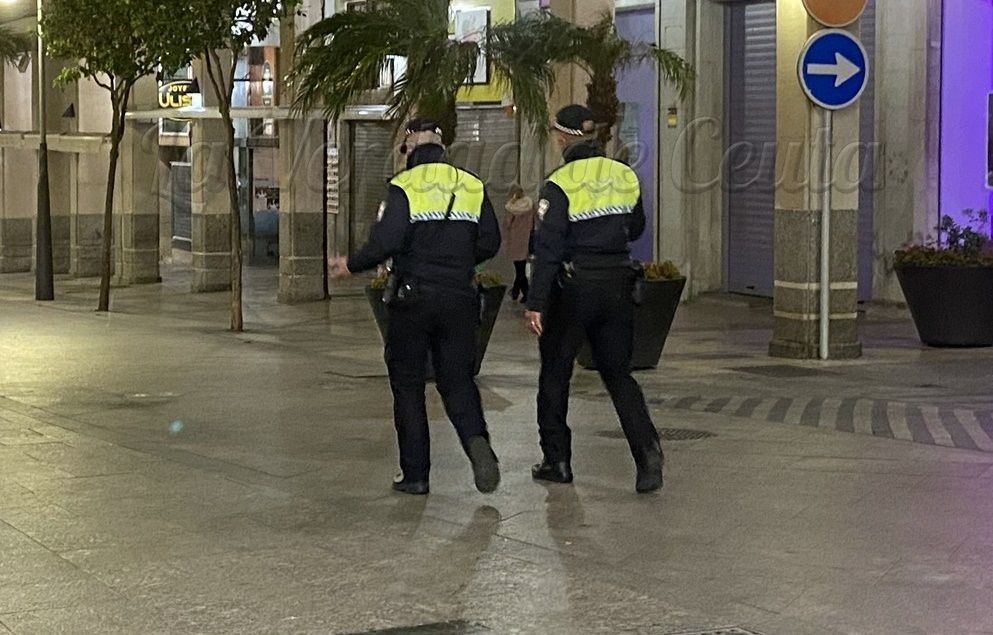 al denuncia a 8 personas que realizaban una fiesta ilegal en un local