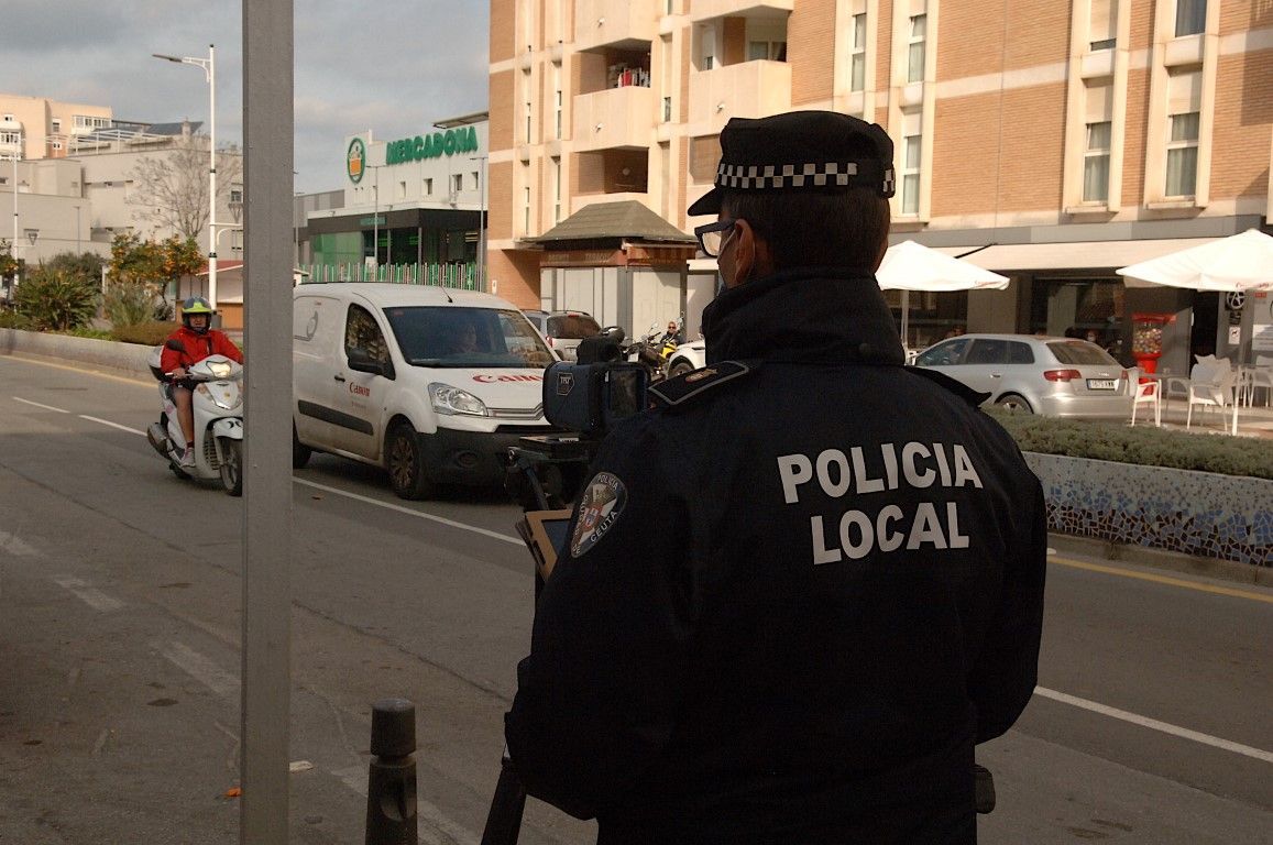 El PSOE denuncia que la Policía Local no puede realizar controles por el obsoleto vehículo que tienen