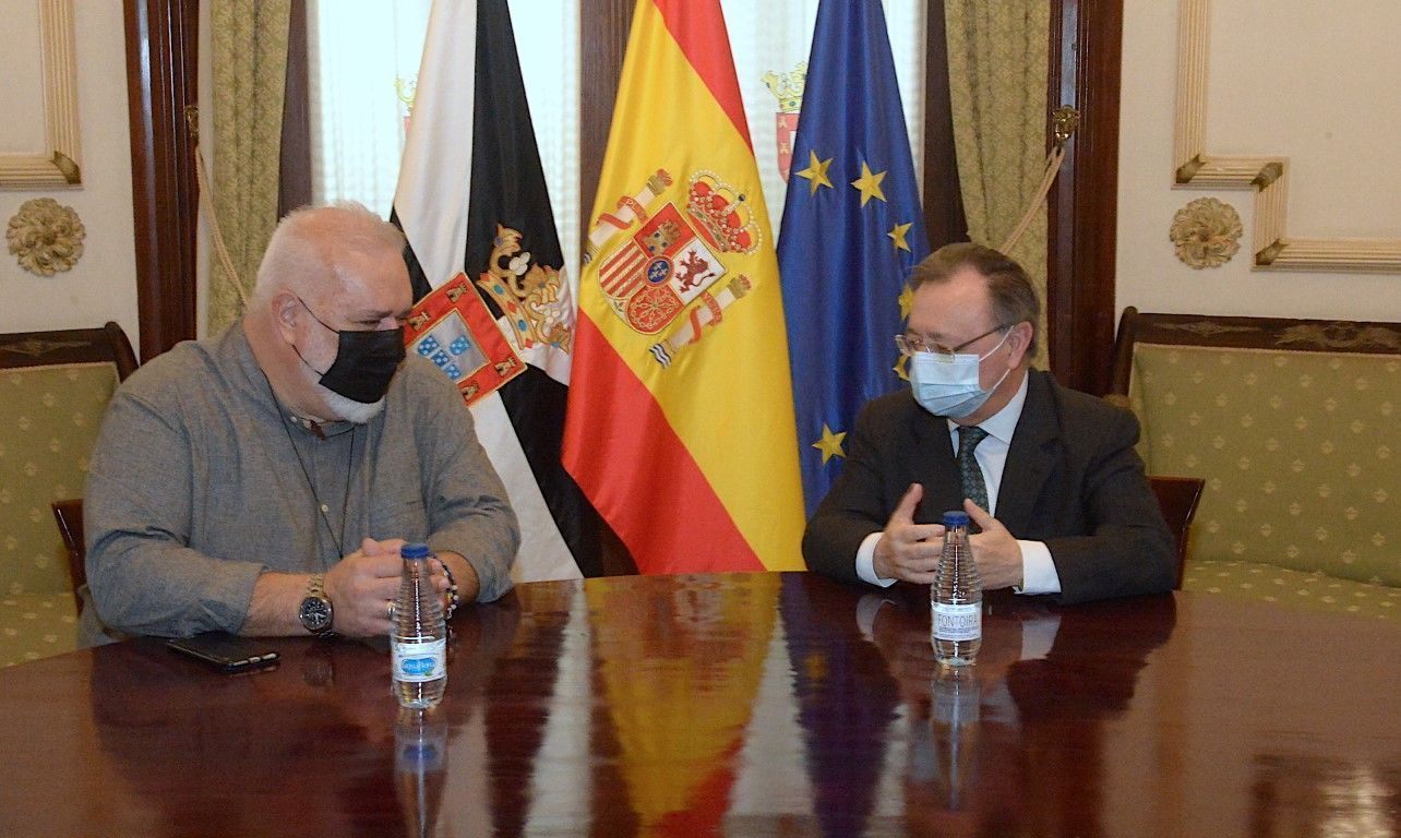El presidente Vivas recibe al superior general de Cruz Blanca