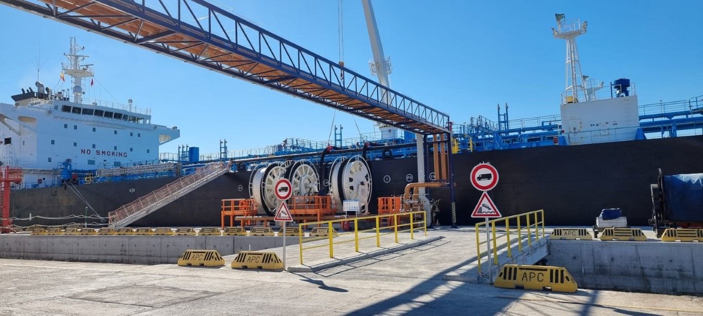 El Puerto de Ceuta recepciona dos grandes petroleros para la descarga de bunkering 