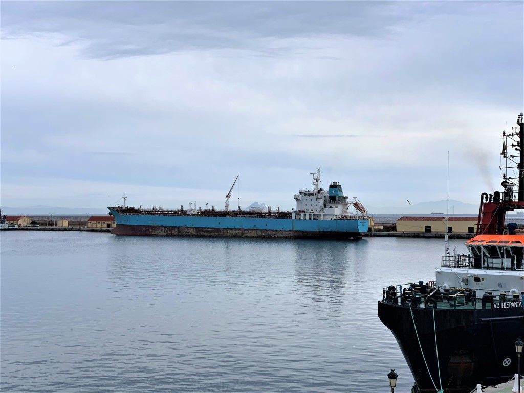 El puerto recibe un buque para la descarga de 35.546 toneladas de fueloil