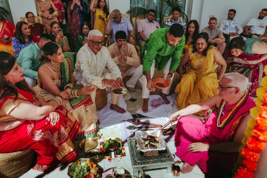 Ramchandani oficia una boda hindú en Marbella
