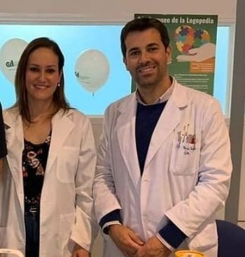 Dr. Carlos Pérez Torres otorrinolaringólogo y la Logopeda Wafa Abdelkrim Hamadi