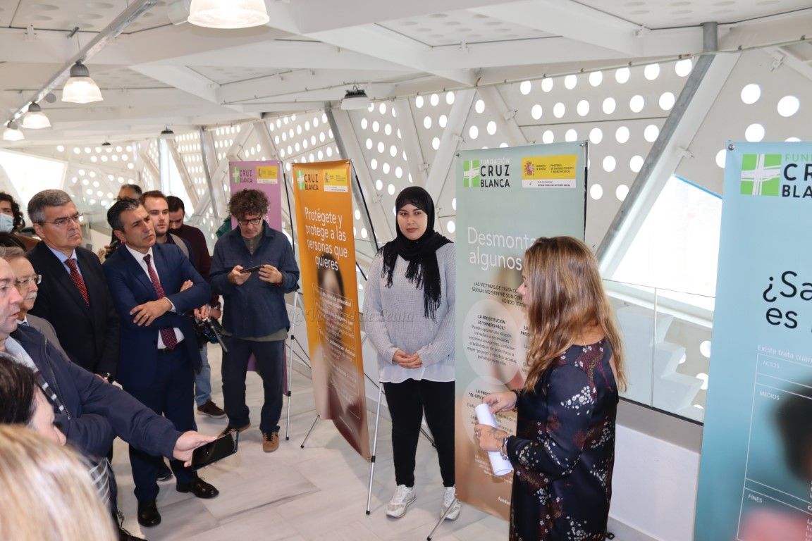 Exposicion contra trata prostuticion 1