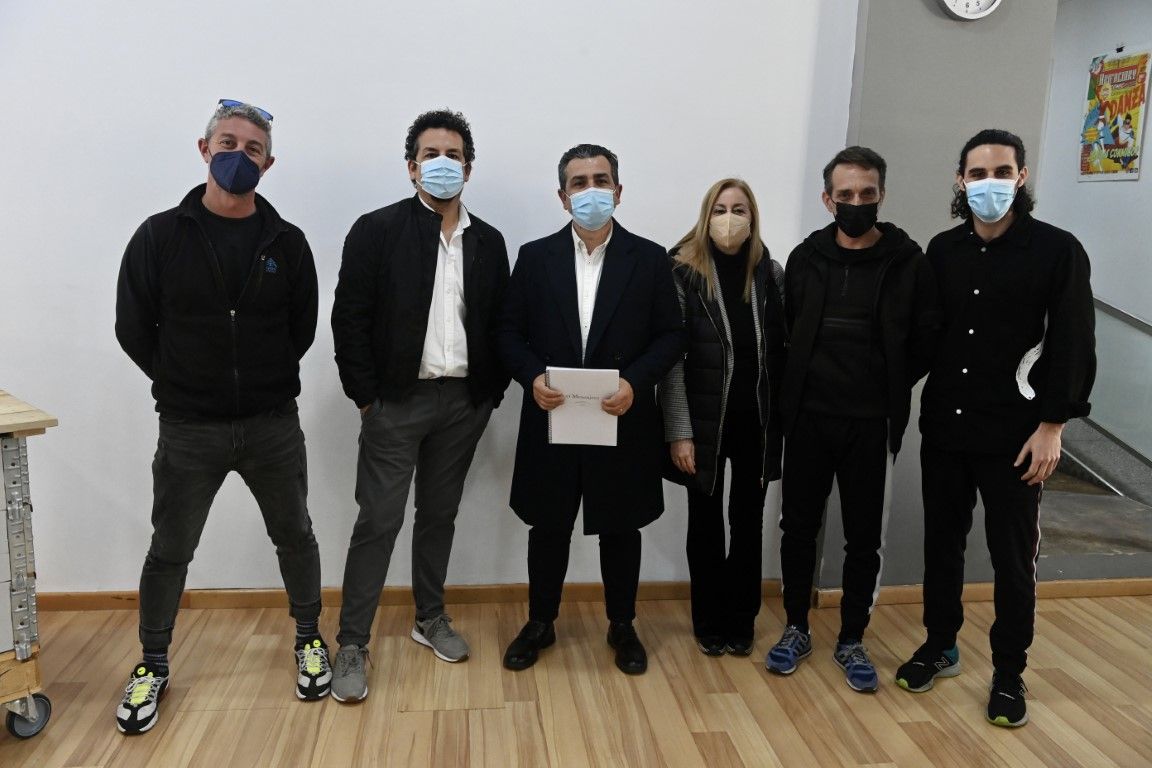 Carlos Rontomé visita los ensayos de la obra “El Mensajero”
