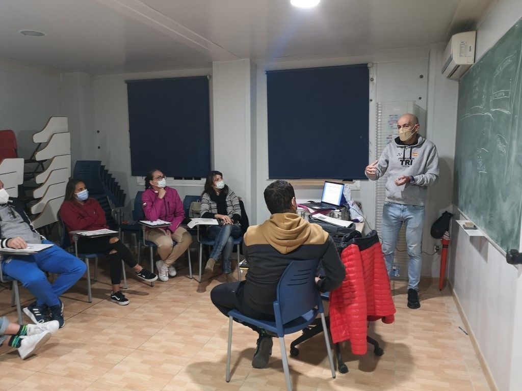 La Federación de Triatlón de Ceuta concluye su curso de formación de oficiales