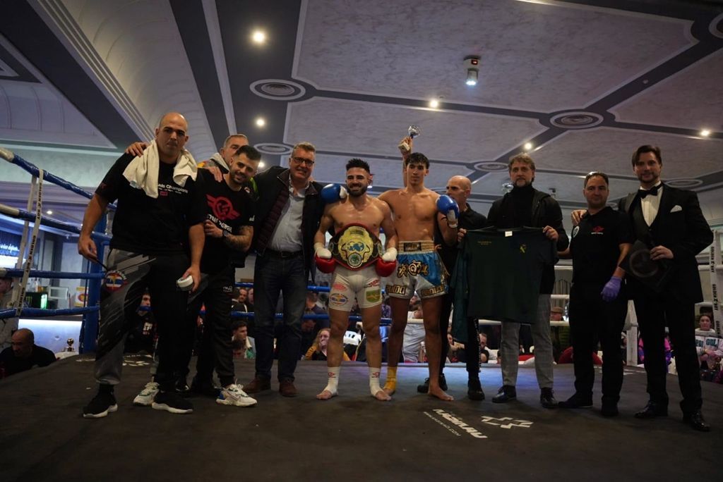 Mohamed "el patas" compite contra el campeón del mundo de K1, Antonio Ponce