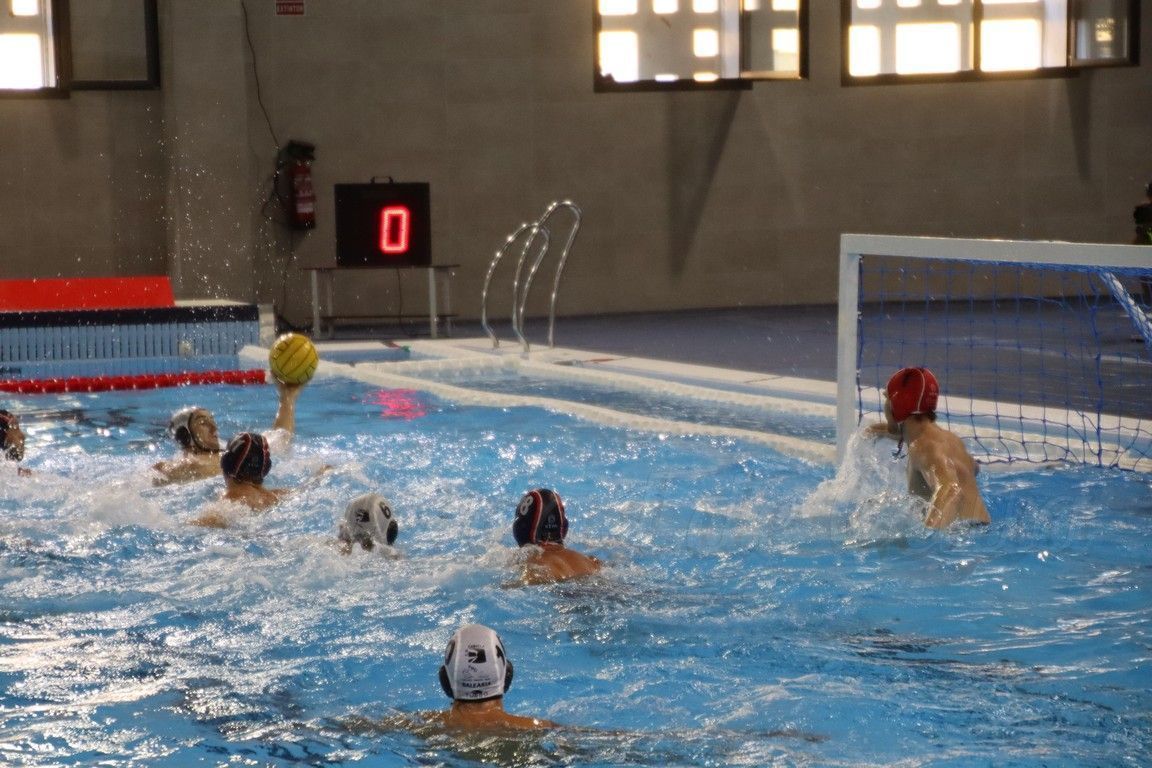 El CN Caballa da la cara ante el líder Sabadell y cae por un ajustado 11-9