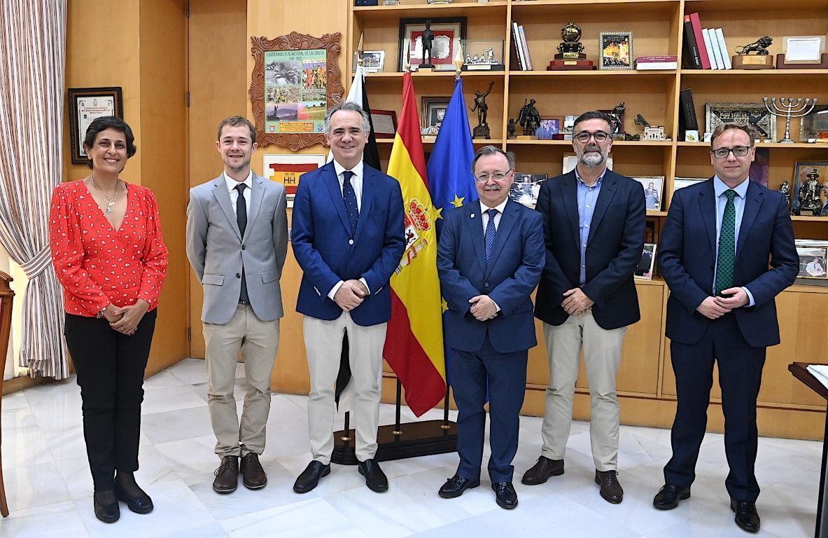 Vivas recibe a Vicente Rodríguez, responsable de Política Regional de la Comisión Europea