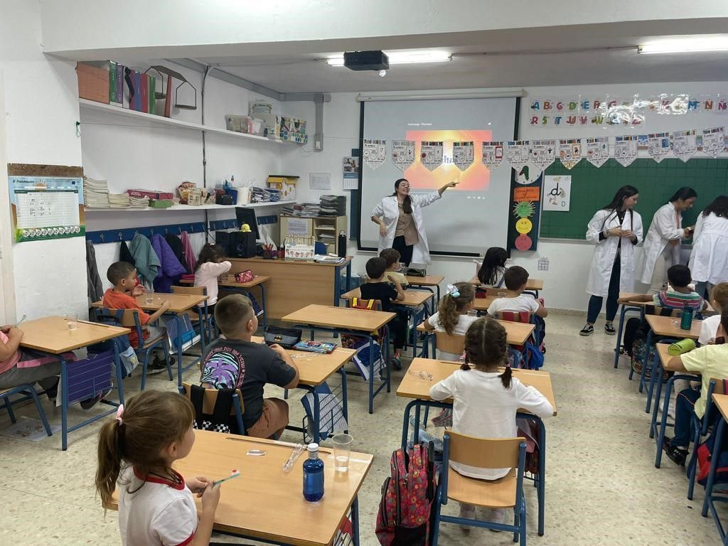 Estudiantes de Ceuta orientan a escolares sobre hábitos saludables