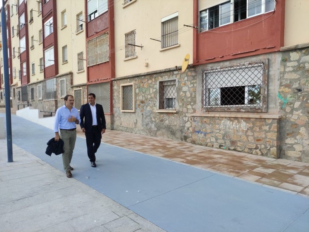 Los consejeros Ramírez y Dris visitan la remodelación de Alférez Provisional