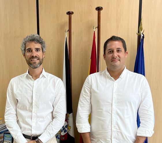 El consejero de Fomento se reúne con el decano del Colegio de Arquitectos de Ceuta