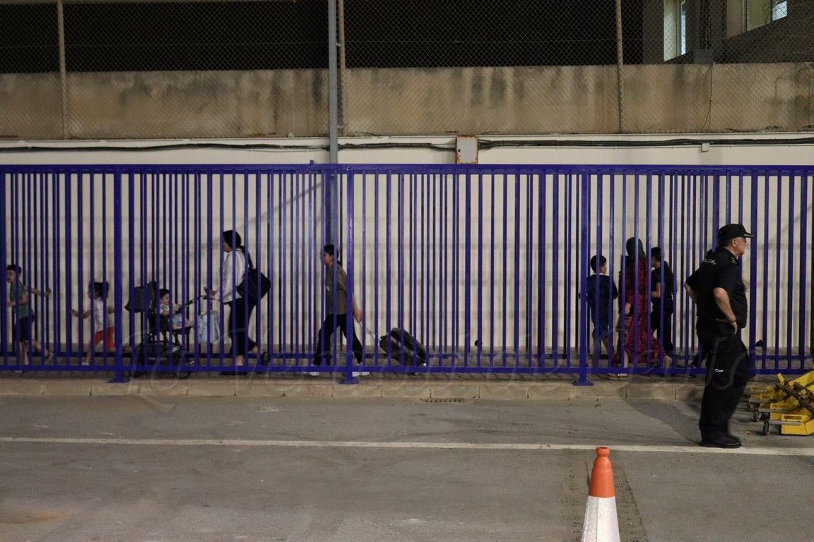 1.378 personas y 474 vehículos han cruzado ya la frontera desde Ceuta a Marruecos