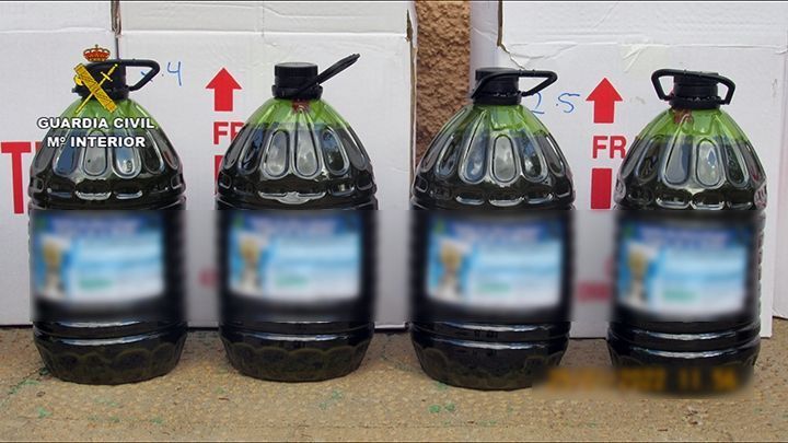 La Guardia Civil detiene a tres personas por elaborar aceites vegetales no aptos para el consumo humano