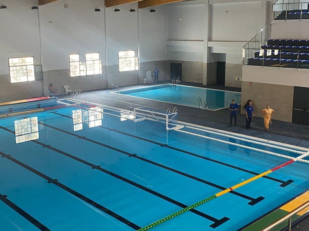 El PSOE lamenta que la piscina del  pabellón Díaz Flor vaya abrir al público y no contemple la impartición de cursos 