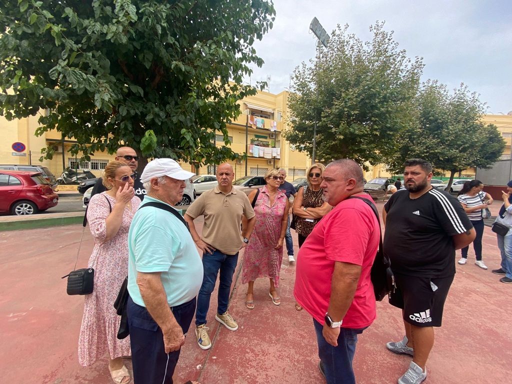El PSOE denuncia la “dejadez absoluta” del Gobierno con la barriada de la Junta Obras del Puerto