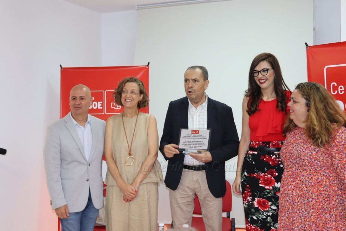 Carlos Bringas recibe el I Premio “David Valverde” en la sede del PSOE ceutí