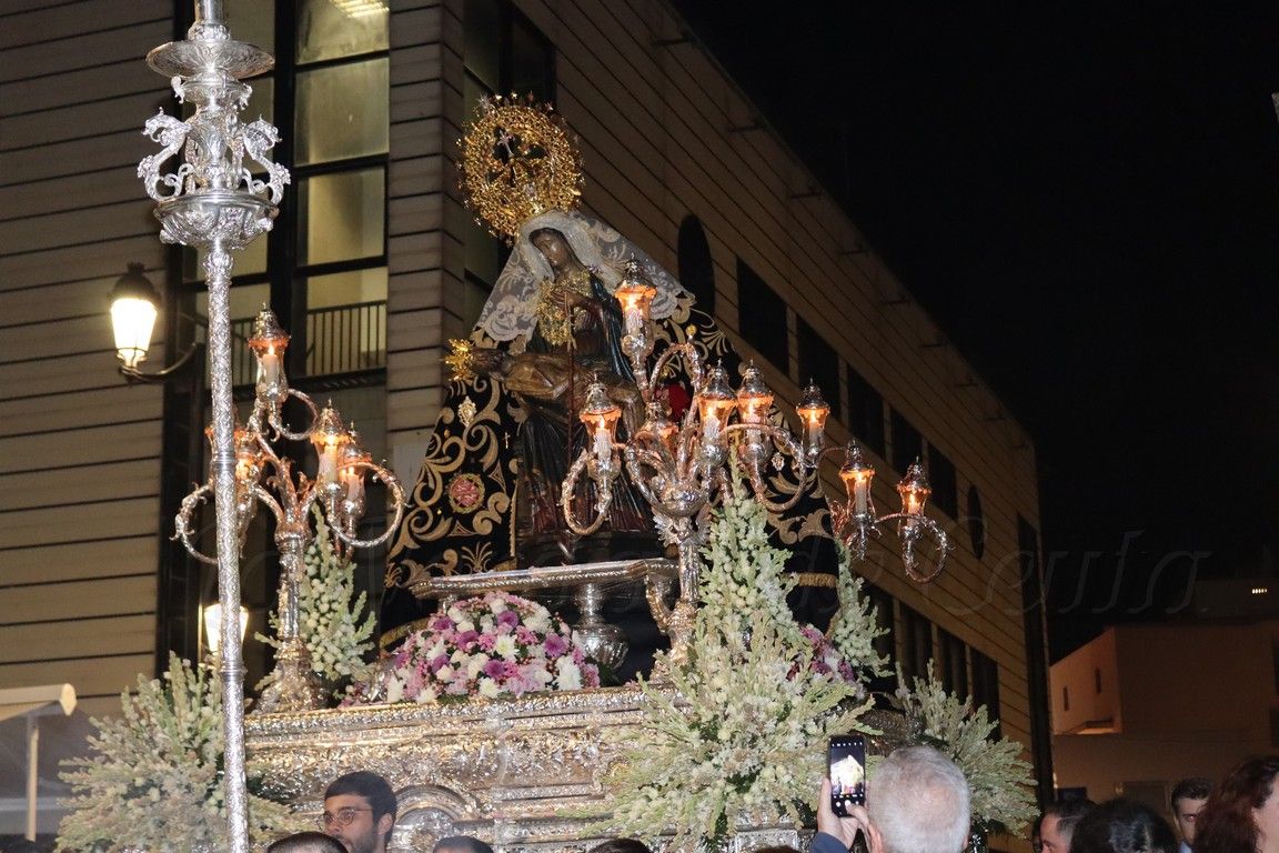 Pétalos, plegarias y oraciones marcan la procesión por el 75 aniversario de la Coronación Canónica de Santa María de África