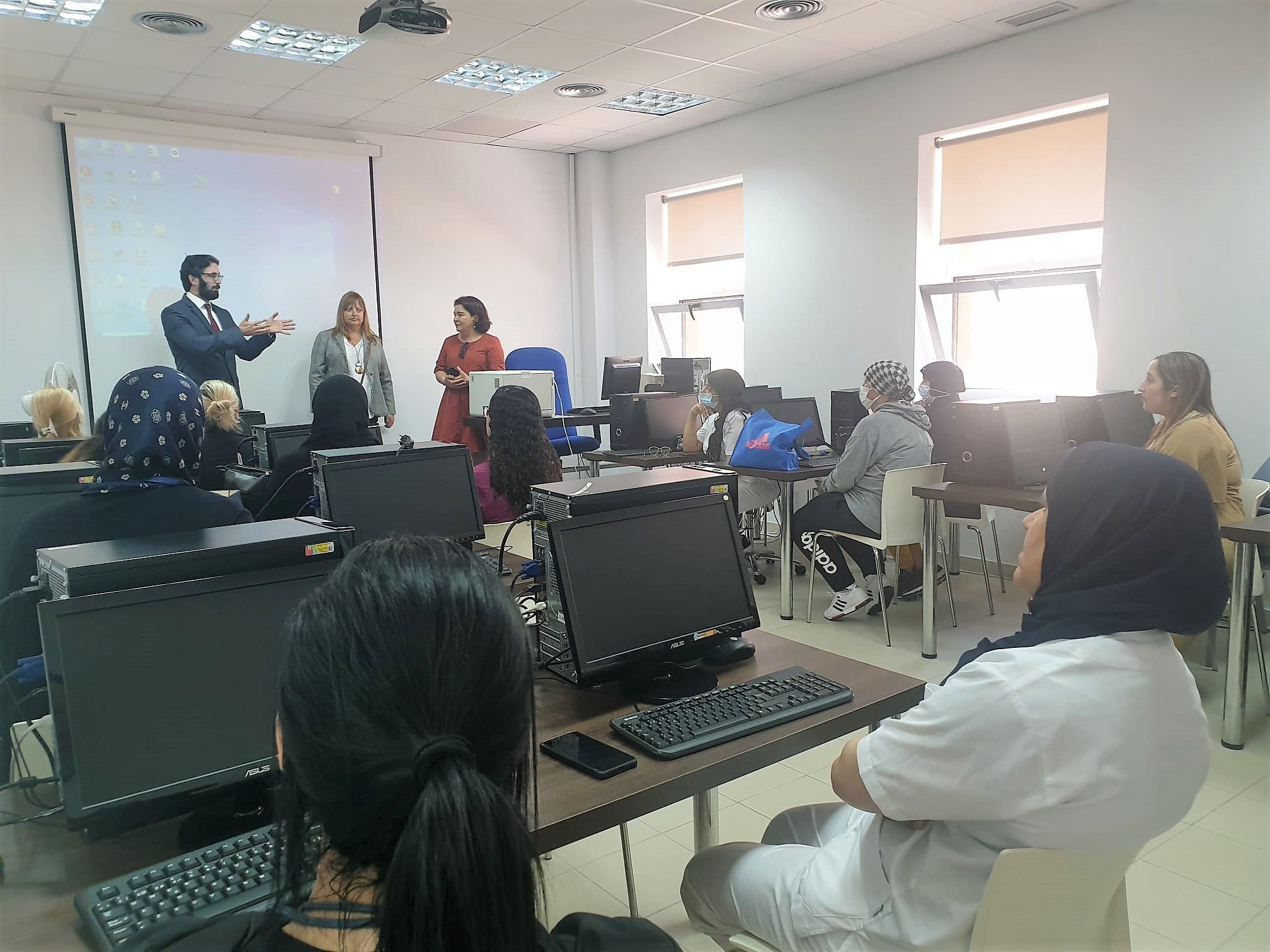 El CAM y la Agencia Tributaria organizan una charla sobre informática