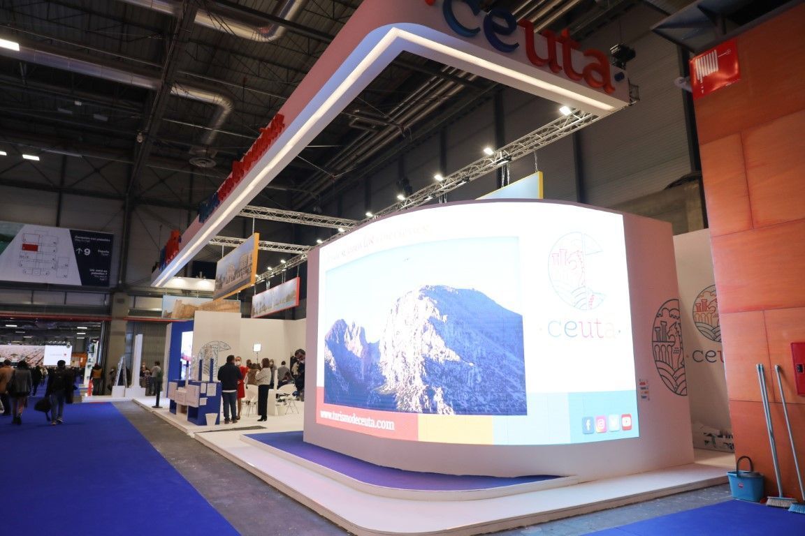Ceuta insiste en el abaratamiento del transporte en la jornada inaugural de FITUR