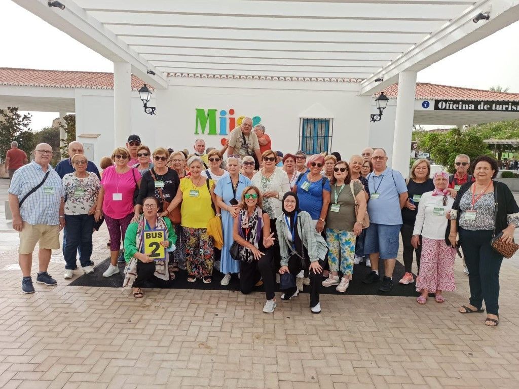 Más de 200 usuarios del Centro del Mayor participan en un viaje a la Costa del Sol