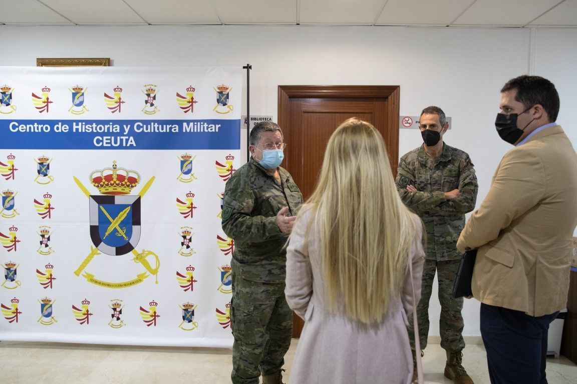 Los responsables de Turismo visitan el Centro de Historia y Cultura Militar de Ceuta