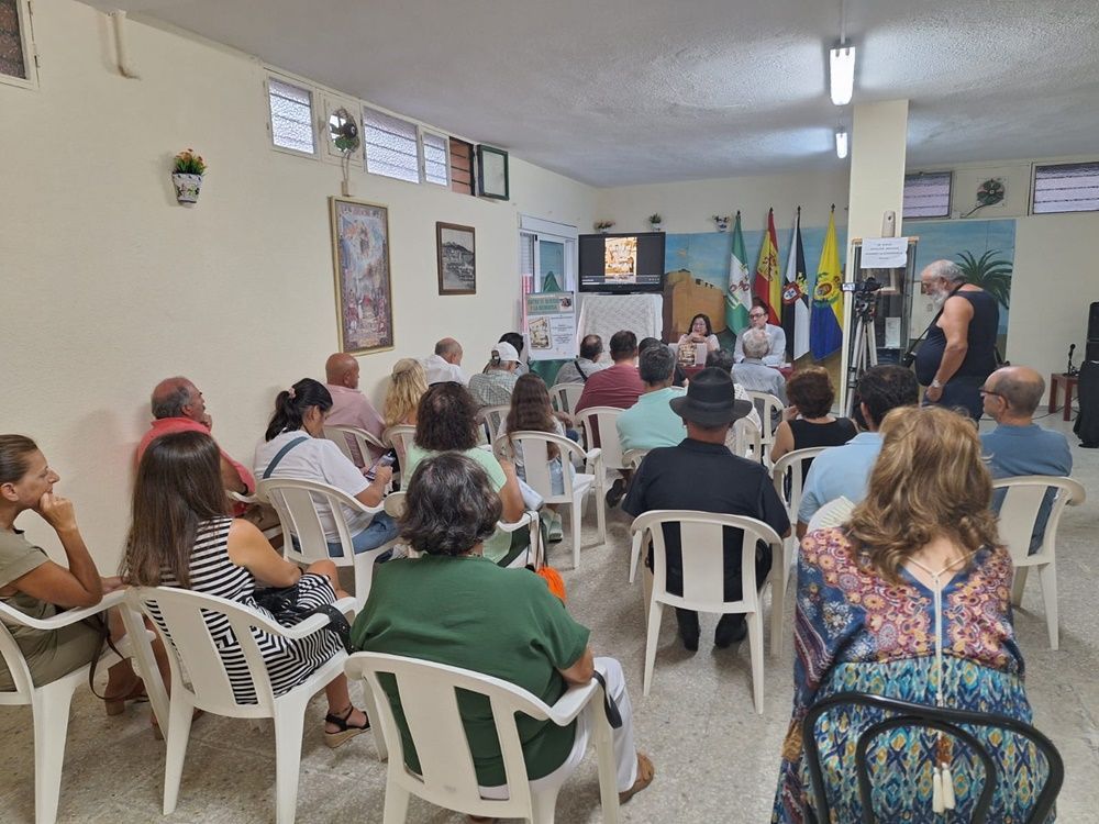 Presentación del último libro de la autora ceutí Alicia Morales en la casa de Ceuta en Algeciras