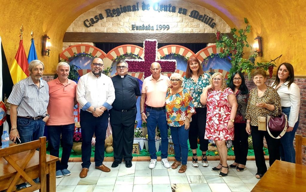 La Casa Regional de Ceuta en Melilla presenta su espectacular Cruz de Mayo