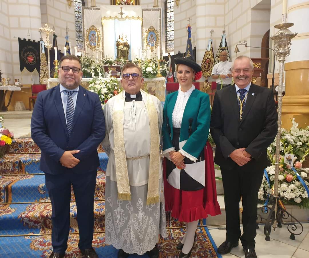 La casa regional de Ceuta en Melilla realiza la ofrenda de flores a la patrona de Melilla 