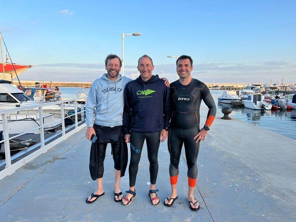 Tres nadadores españoles culminan el reto del cruce del Estrecho